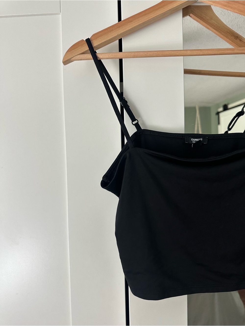 Express Black Spaghetti Strap Body Contour Crop Camisole - Picture 2 of 4